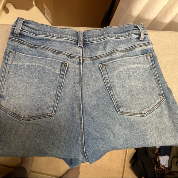 a loves a Straight Leg Jeans - Picture 7 of 8